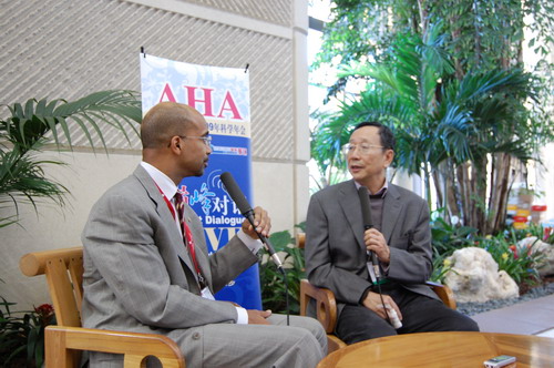 [AHA2009]胡大一教授与AHA主席Clyde Yancy教授谈心血管病防治
